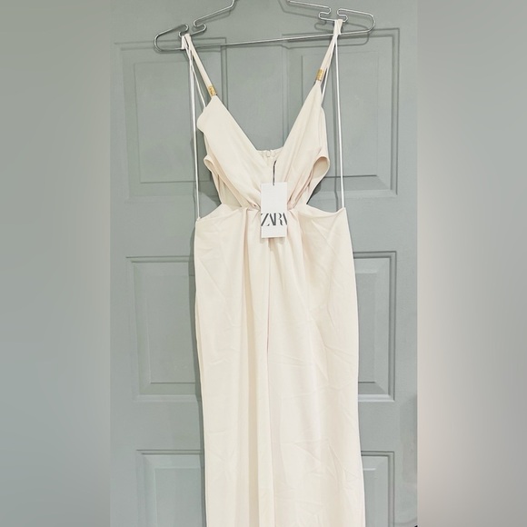 Zara Jumpsuit wide leg with cut out details size med in a ivory cream color - Picture 11 of 12